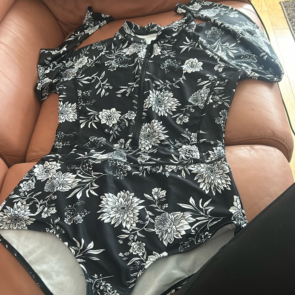 Women’s long sleeve swimsuit, XL, very good condition